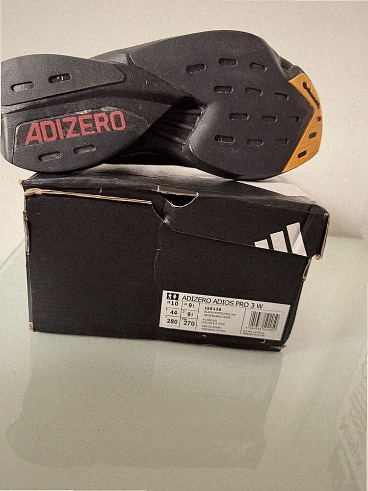adidas Adizero Adios Pro 3 Herren Laufschuh atmungsaktiv Schwarz/Weiß/Gelb EU 44