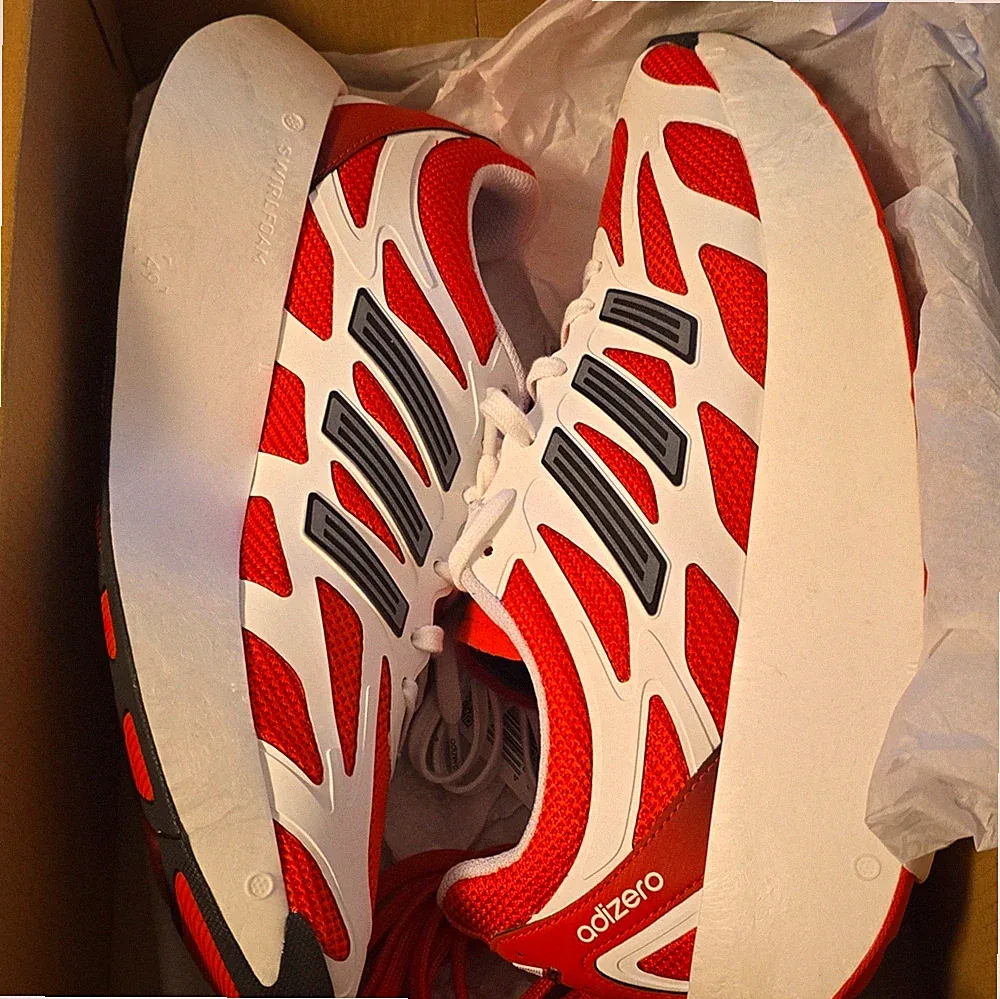 adidas Adizero Aruku Herren Laufschuhe Sneaker Rot Weiß Schwarz EU 44 JI0308