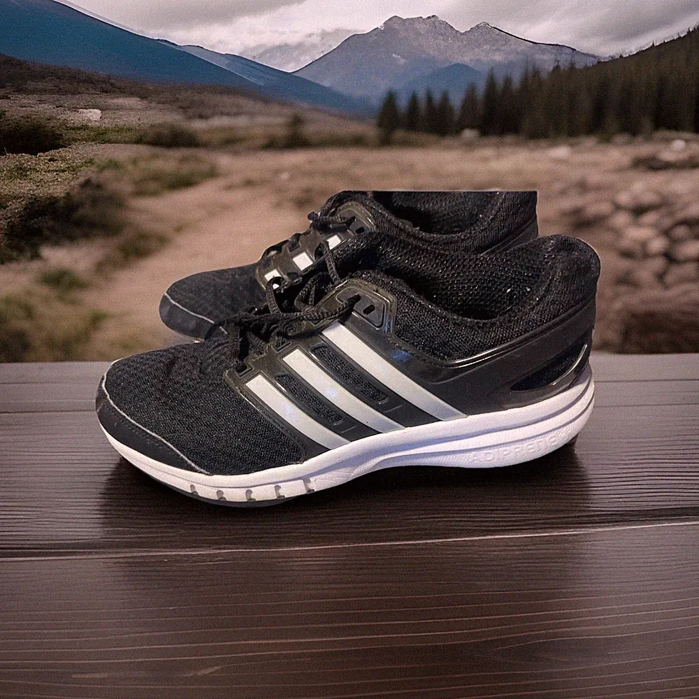 adidas Herren Speedcourt M Hallenschuhe Hallen Volleyball Schuhe Schwarz Neu