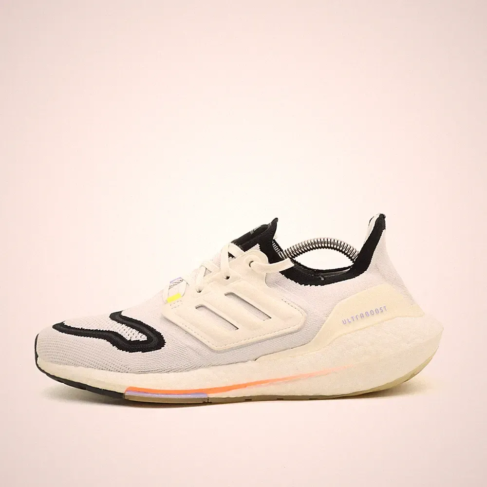 adidas Herren Ultraboost 21 Laufschuh EU 41 1/3 weiß schwarz GX3017