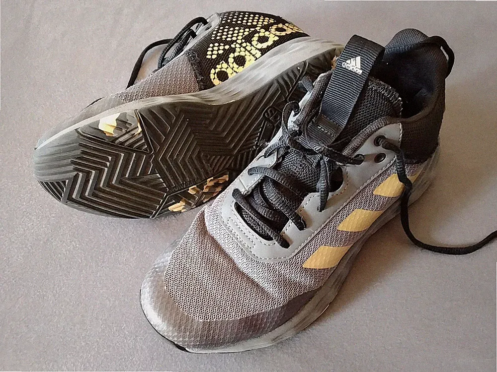 Adidas Jungen Sneaker 36 Sportschuhe Laufschuhe schwarz grau Streifen gold