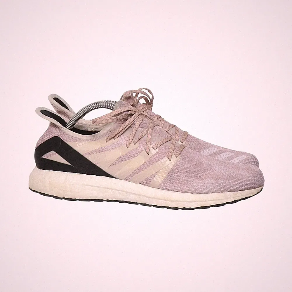Adidas, Laufschuhe, Größe: 42 2/3, model: ultra boost, Beige/Schwarz/Weiß #BB6