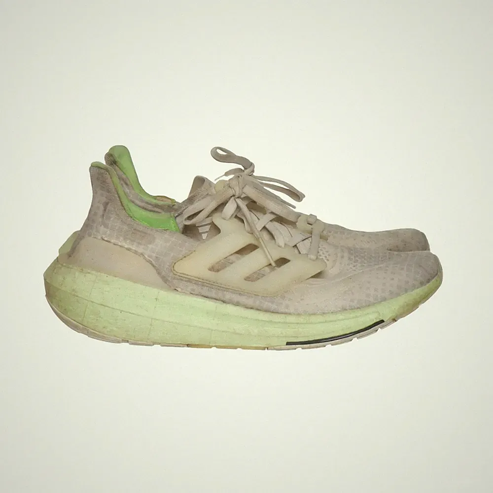 Adidas, Laufschuhe, Größe: 42 2/3, model: ultraboost light, Beige/Grün #OV8