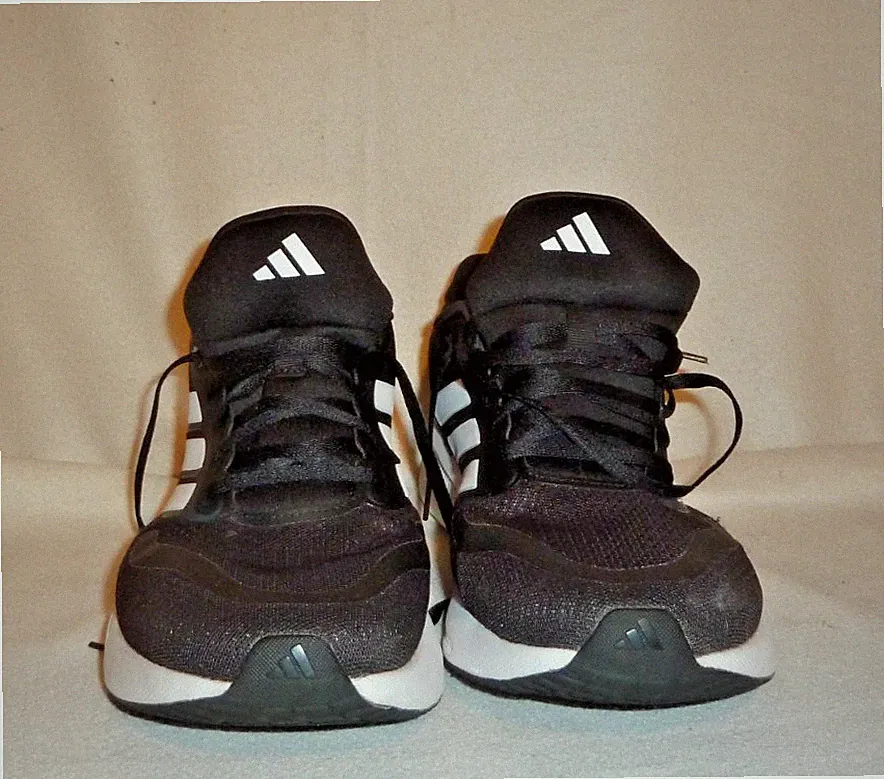 adidas + Laufschuhe + Sneaker + Gr. 46 + schwarz weiß + guter Zustand