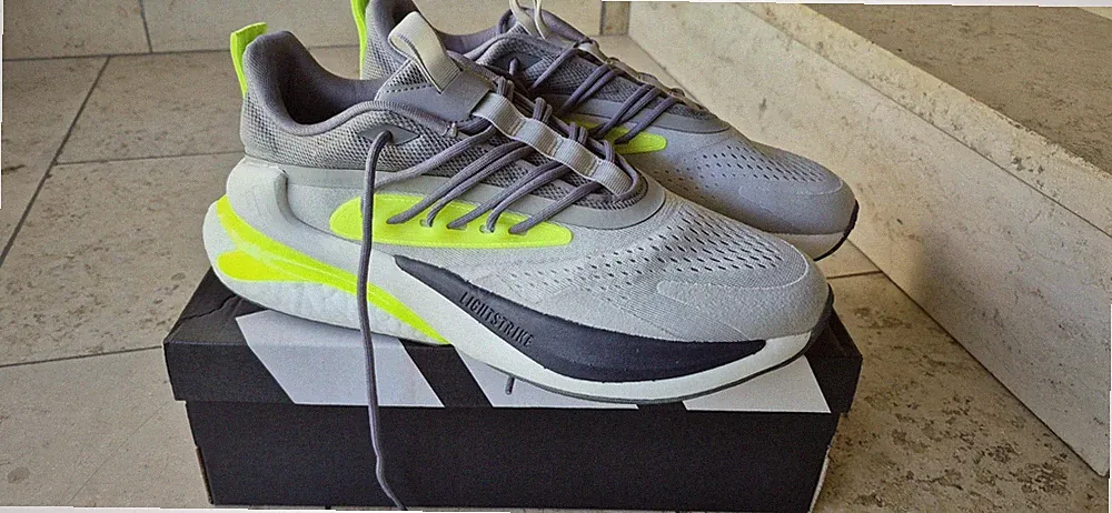 Adidas Lightstrike Running-Sneaker 46