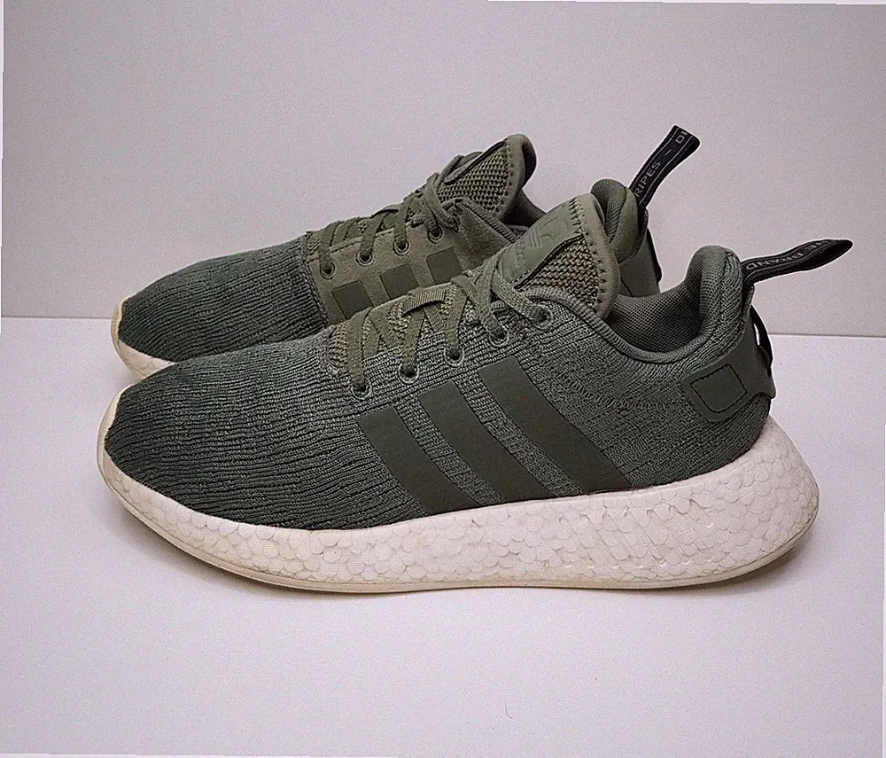 ADIDAS NMD R2 GRÖSSE 8 UK EUR42 DAMEN HERREN KHAKI GRÜN SNEAKER TURNSCHUHE SCHUHE