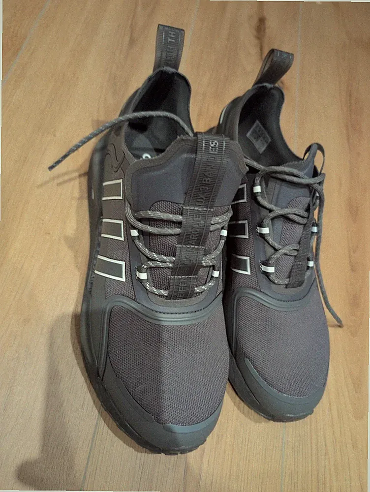 Adidas NMD_V3 Größe 44,5 HQ6636 Turnschuhe Laufschuhe Herrenschuhe Sneaker