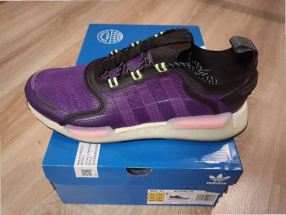 Lila Leichtathletikschuh