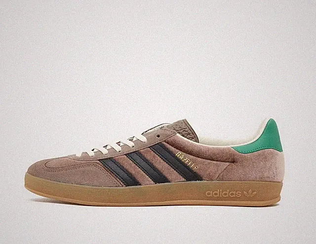 Adidas Originals Gazelle Hallenschuhe in Braun