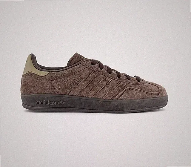 Adidas Originals Gazelle Hallenschuhe in Dunkelbraun