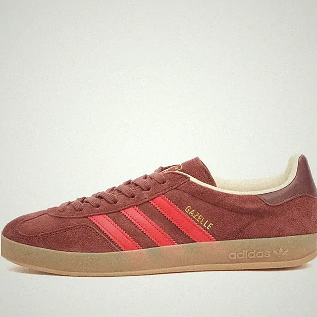Adidas Originals Gazelle Hallenschuhe in Fox Braun und Rot