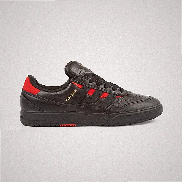 adidas Originals TYSHAWN II SCHUHE in Schwarz / Scarlet