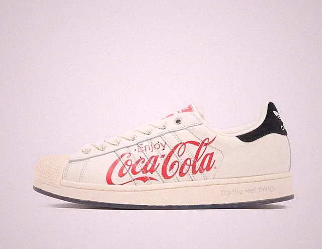 Adidas Originals x Coca-Cola Superstar II Schuhe in Off White