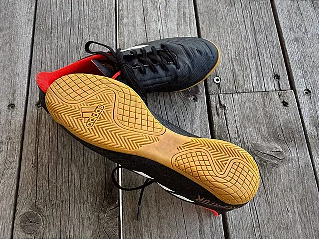 adidas Predator Hallenfußballschuhe, Größe 44