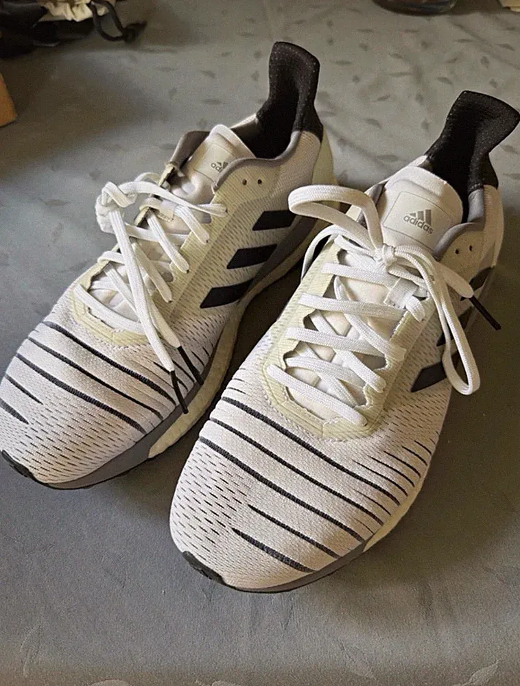 adidas SolarGlide Herren Laufschuhe Sneaker Weiß/Schwarz/Grau Gr. 45 1/3