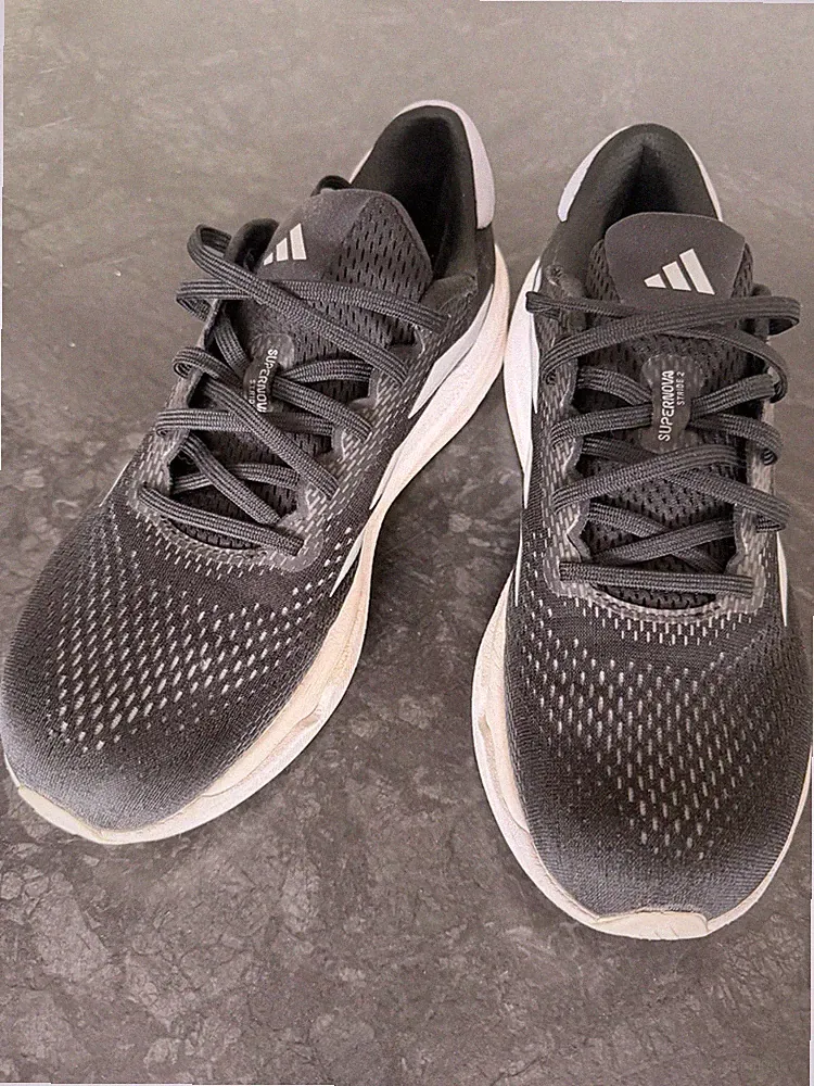 adidas Supernova Herren Laufschuhe atmungsaktives Mesh schwarz/weiß Gr. 45 1/3