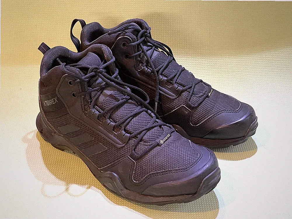 Mid-Top Laufschuh