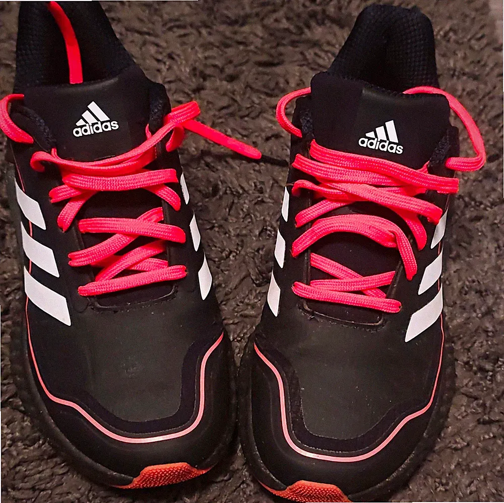 adidas Terrex Herren Laufschuhe Sneaker EU 39 1/3 schwarz/weiß/pink EG9518