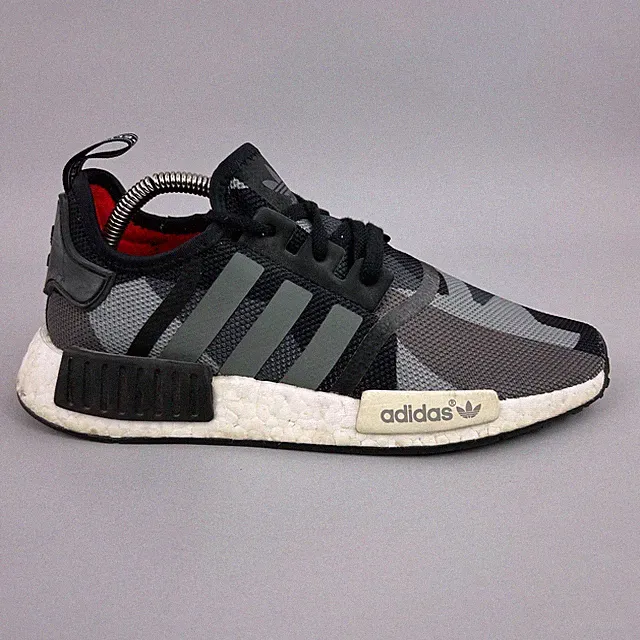 Adidas Turnschuhe Größe UK8,5 NMD R1 S79163 schwarz Camouflage geometrisch Laufen Fitnessschuhe