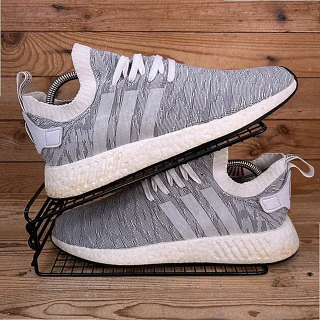 Adidas Turnschuhe Herren Größe UK 10,5 NMD R2 Primeknit Grau Weiß Originals Schuhe OG