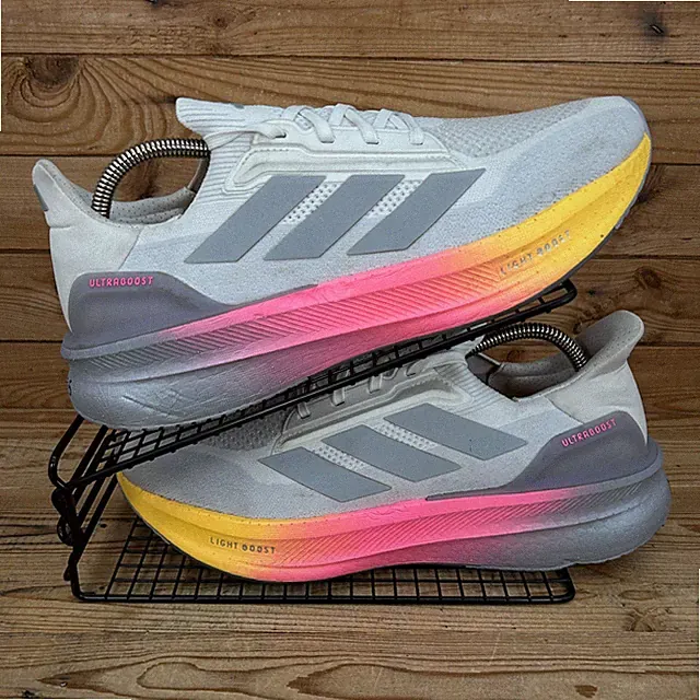 Adidas Turnschuhe Herren Größe UK 11 UltraBoost 5X weiß luzid pink Straßenlaufschuhe