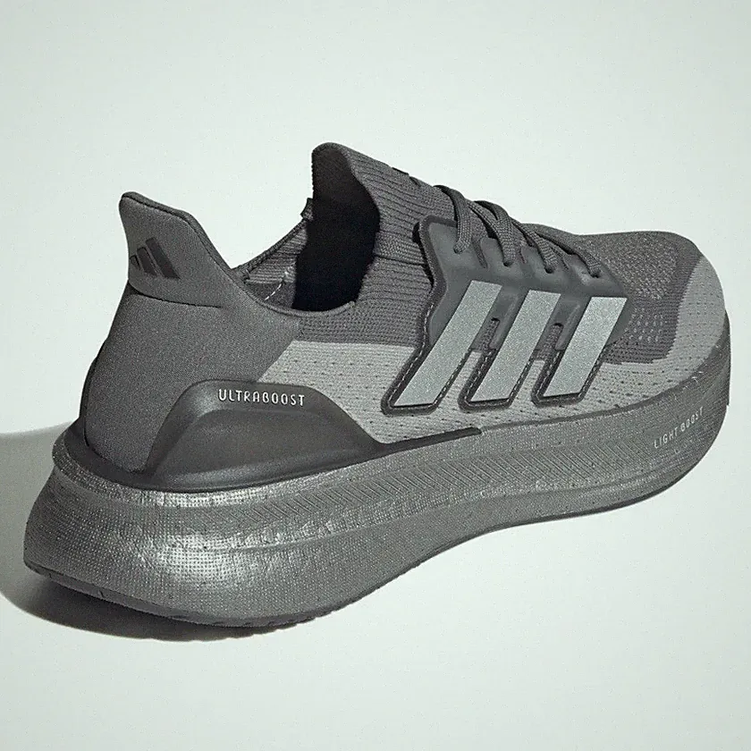 ADIDAS ULTRA BOOST 5 GRAU/SILVER/LIGHT BOOST US9.0 UK8.5 EU 42 2/3 (27.0cm) NEU