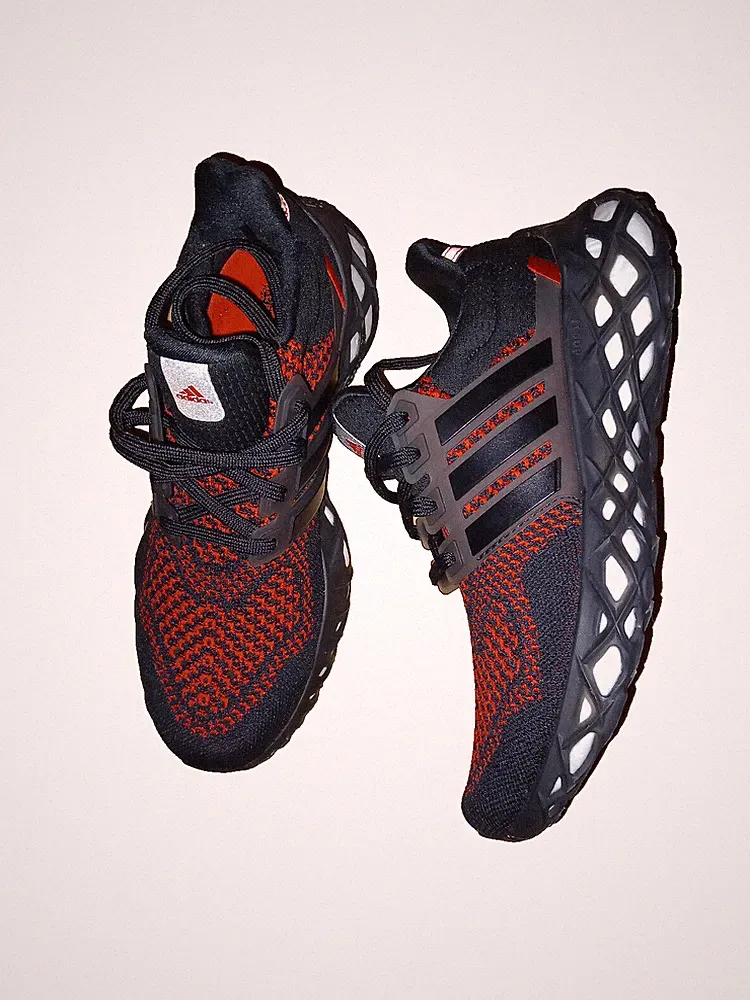 Adidas Ultra Boost Web DNA Laufschuhe schwarz / rot GY8091 NEUWERTIG Gr. 38