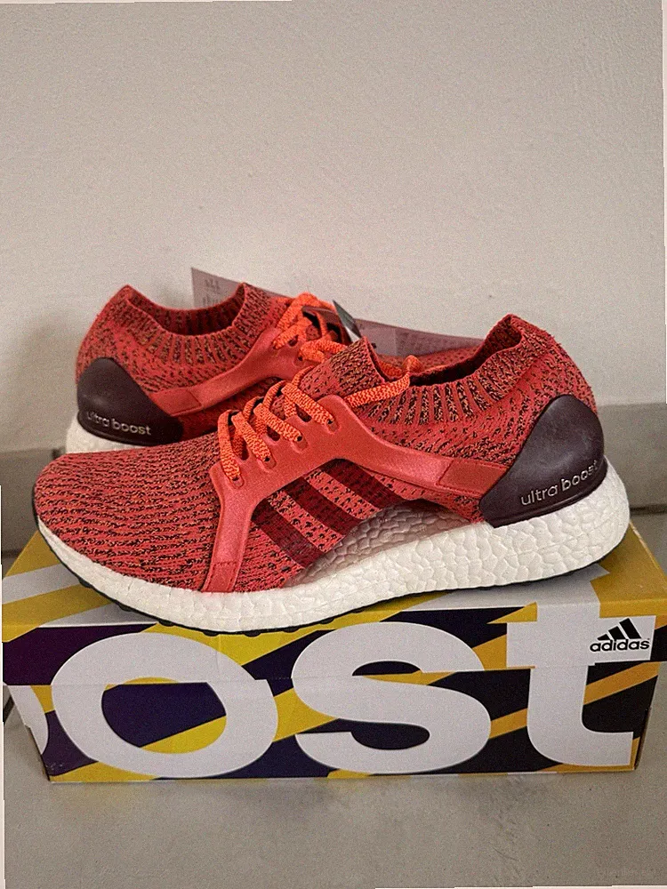 Adidas UltraBoost Laufschuhe Damen Gr. 42 Neu mit Etikett und Karton