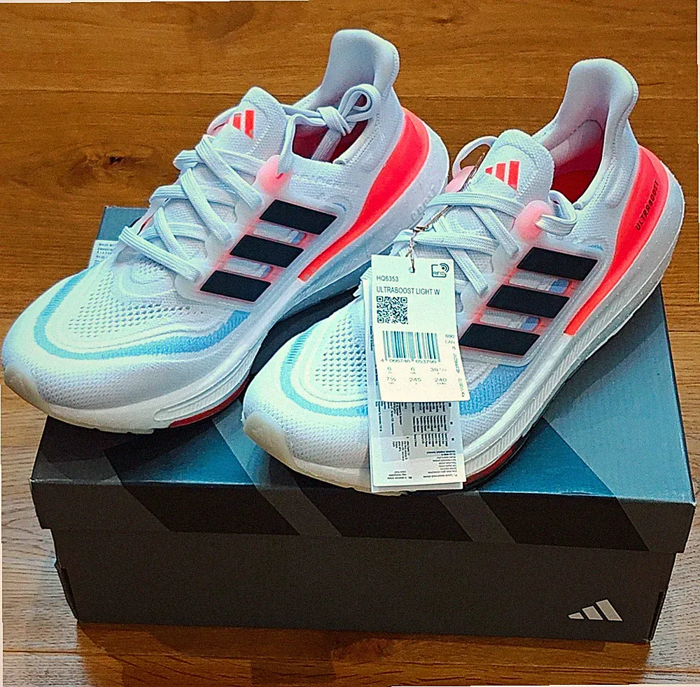 adidas Ultraboost Light W Laufschuhe EU 39 1/3 HQ6353