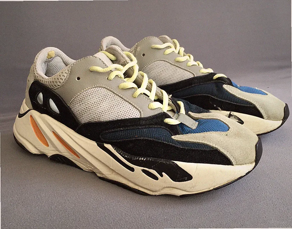 ADIDAS YEEZY BOOST 700 WAVE RUNNER SCHUHE - HERREN ODER UNISEX - FR 44 2/3