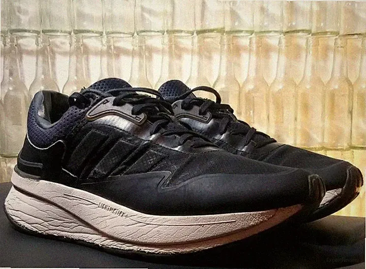 Adidas ZNCHILL Lightmotion Laufschuhe / Joggingschuhe / Fitness / Größe 44
