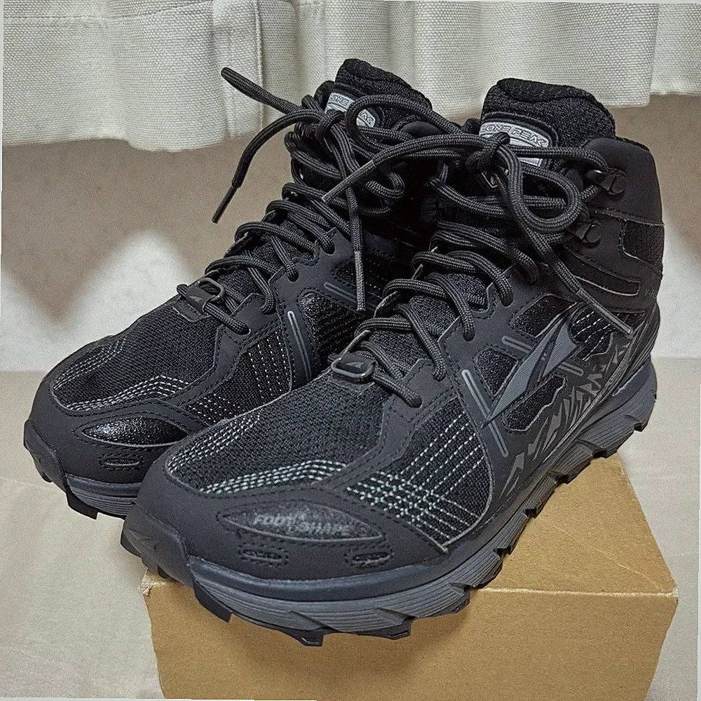 Altra Lone Peak 3.5 Mid Mesh Trail Laufschuhe US8.5 Neu Schwarz