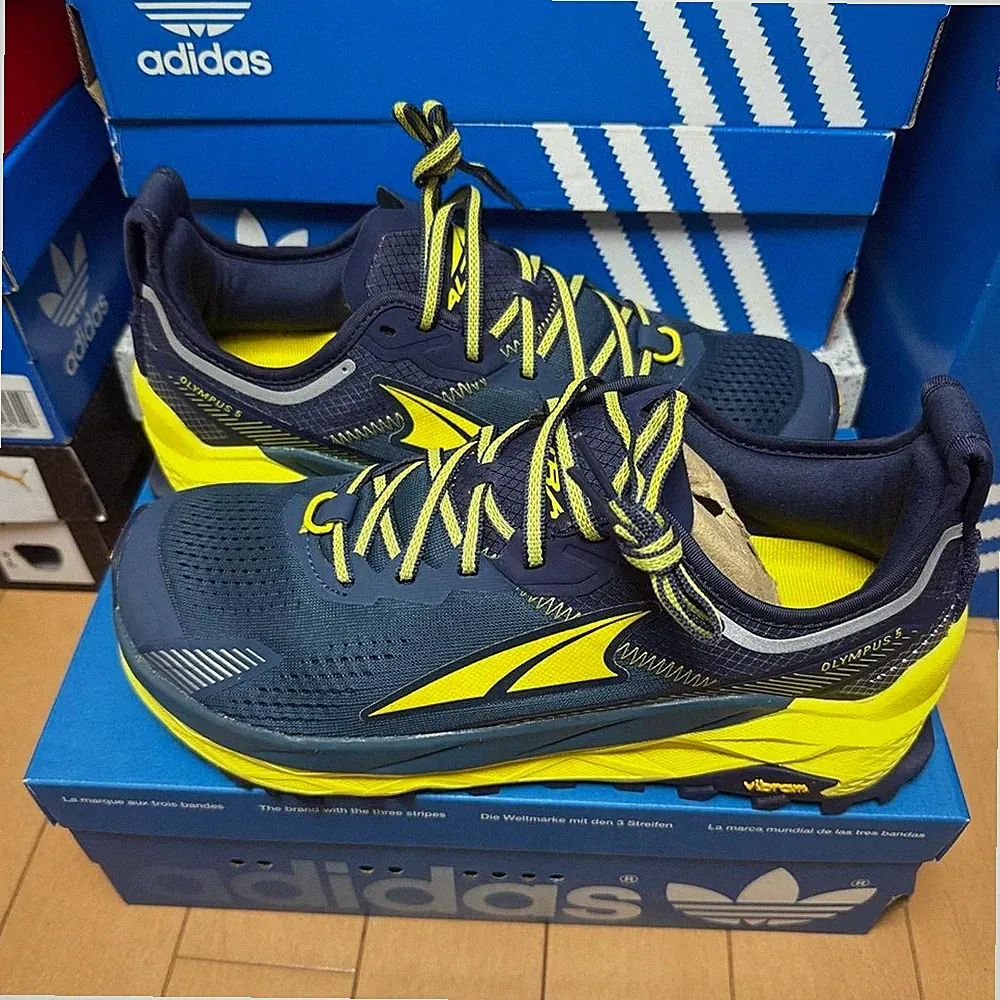 Altra Olympus 5 Trailrunningschuhe navy/gelb 9,5 US unbenutzt