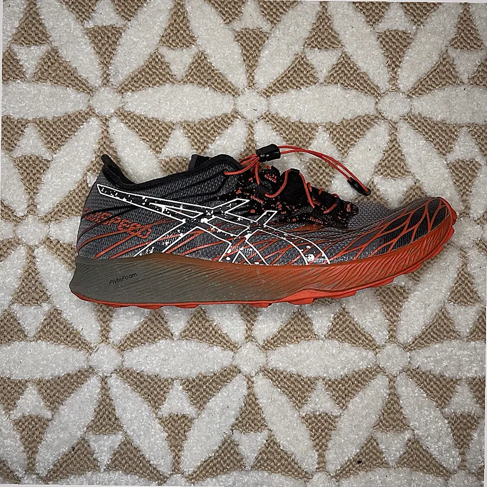 Asics Fujispeed Running Laufschuhe Gr. 47 Schwarz Rot Sportschuhe