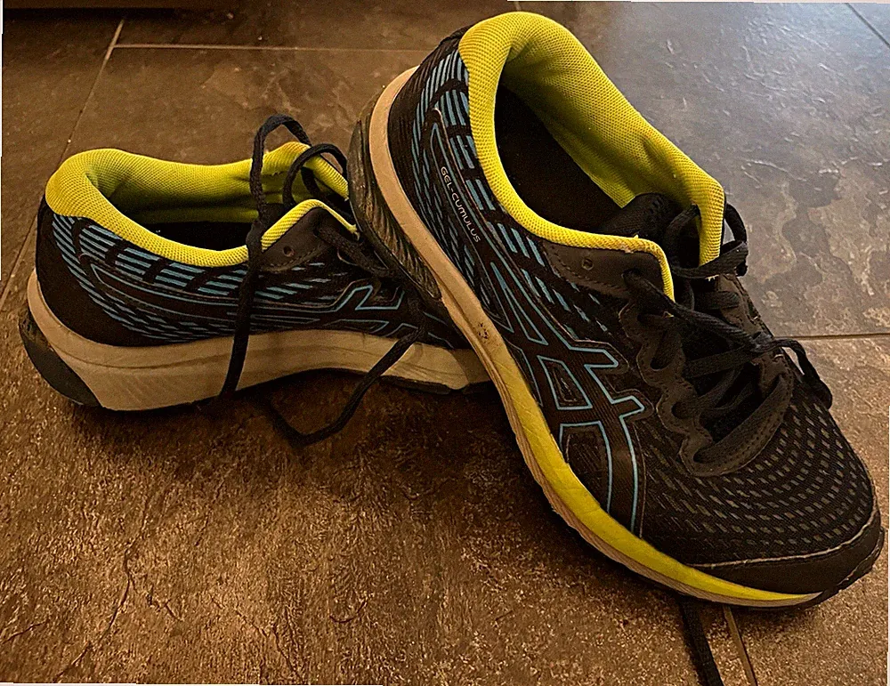 Gelbe Laufschuhe für Kinder
