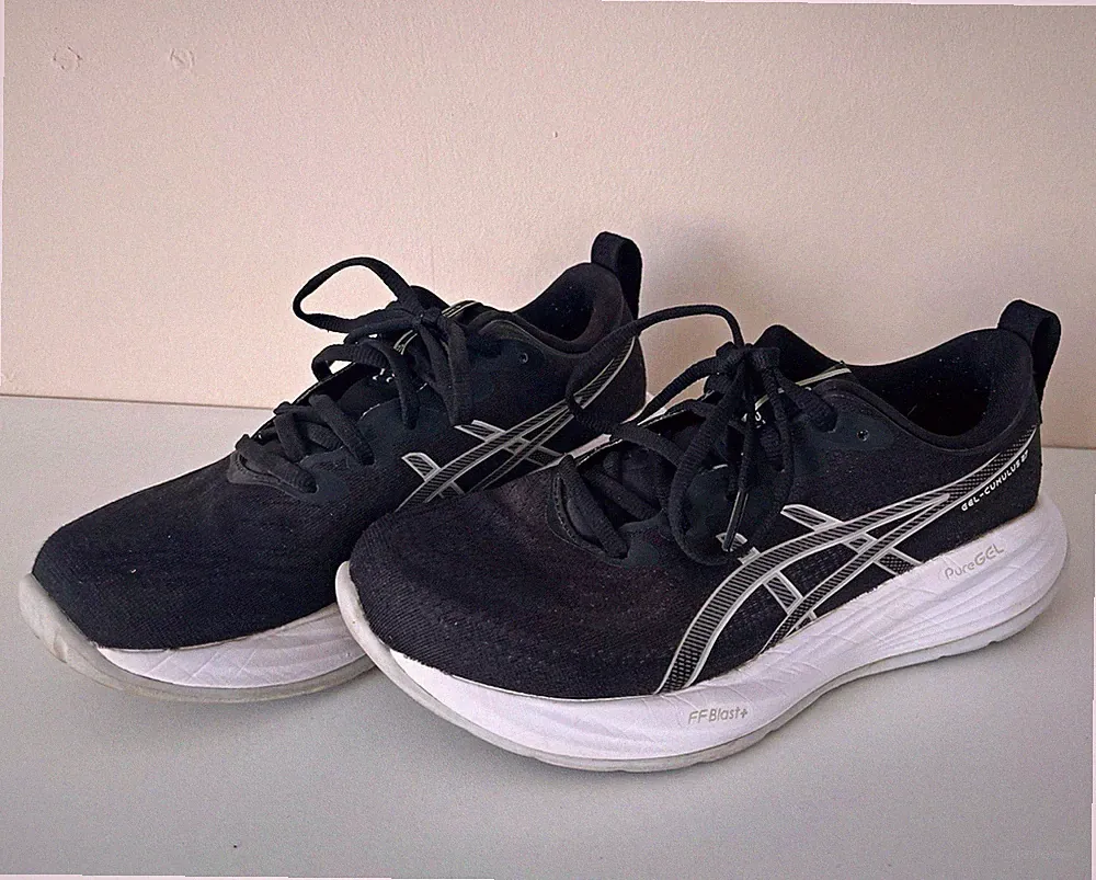 ASICS GEL-CUMULUS 27 Damen Laufschuhe Gr.39,5 schwarz/weiß bequeme Sportschuhe