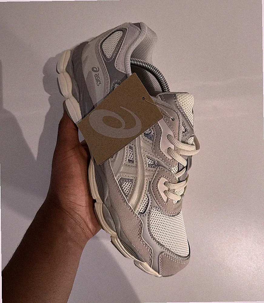 Beige Laufschuh