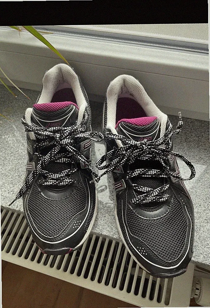 ASICS Gel-Kaeda Damen Laufschuhe Sneaker atmungsaktives Mesh Schwarz/Rosa 39,5