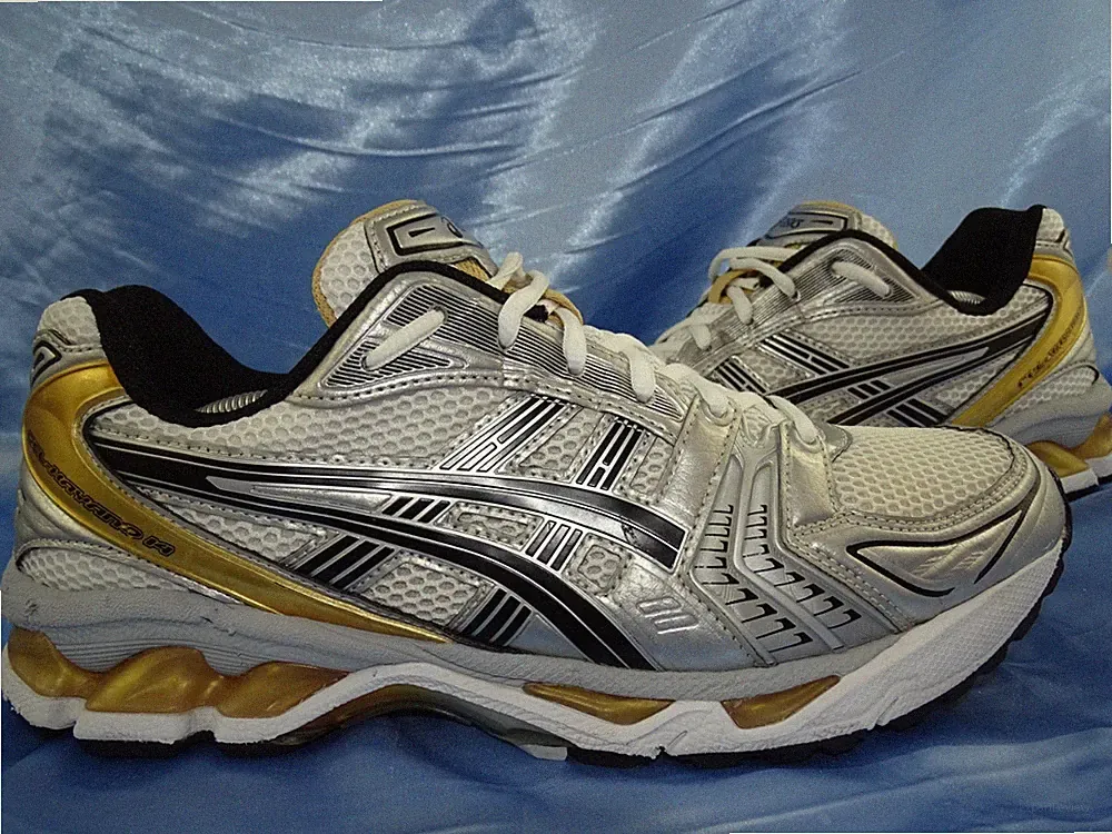ASICS GEL KAYANO 14 LAUFSCHUHE GR 44 SNEAKER SCHUHE NIMBUS NOOSA CUMULUS /D97