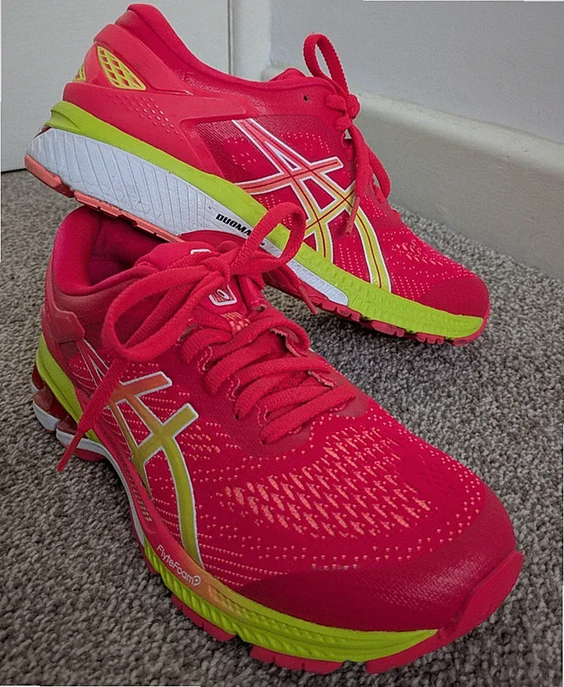 Asics Gel-Kayano 26 Damen Laufschuhe Turnschuhe in Hot Pink & Neongelb UK 6