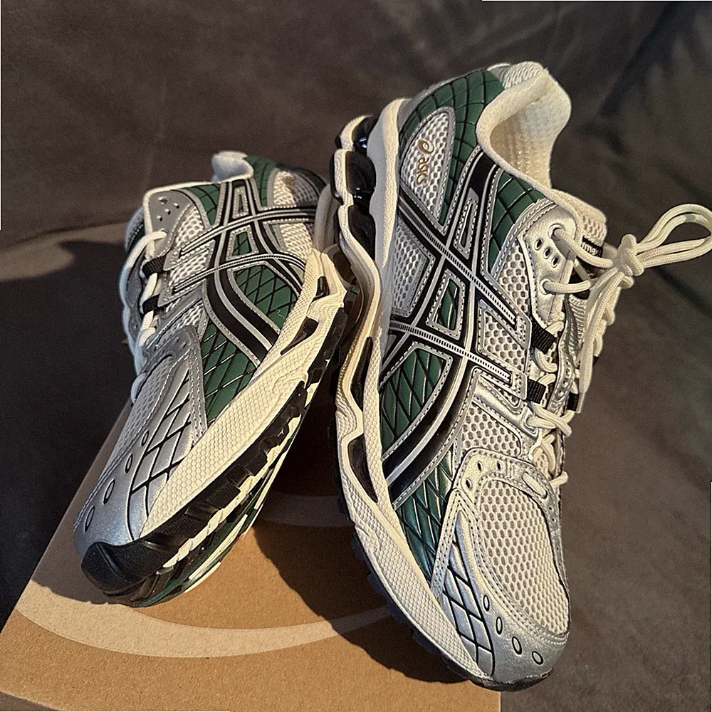 ASICS Gel Nimbus 10.1 Cream/Grove 1203A761-101 Laufschuhe Sneaker Grün/Weiß 43.5