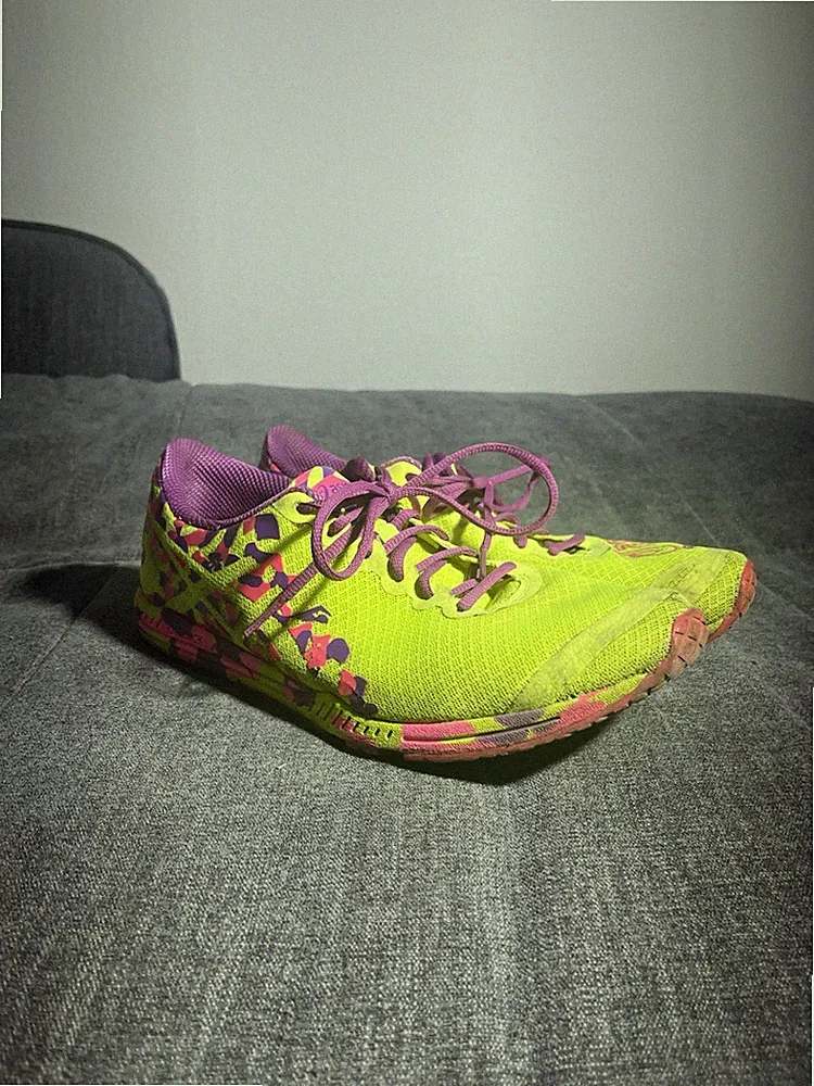 Lila Laufschuhe