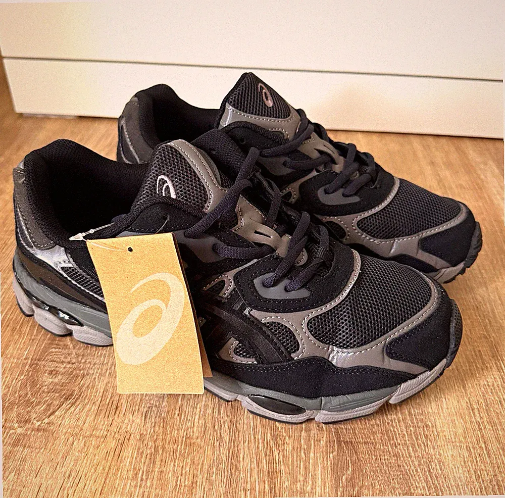 ASICS GEL NYC Herren Lauf-/Trainingsschuhe Sneaker Schwarz/Grau Low Top