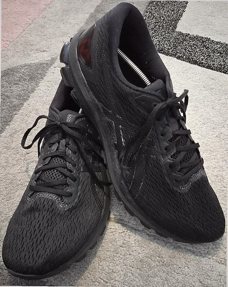 Asics GT 1000 Herren Laufschuhe Schwarz Größe UK 13
