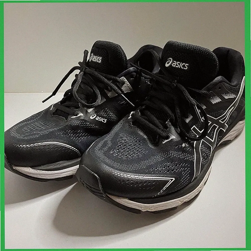 Asics GT-2000 7 Laufschuhe schwarz weiß 26 cm Herren leicht Marathon