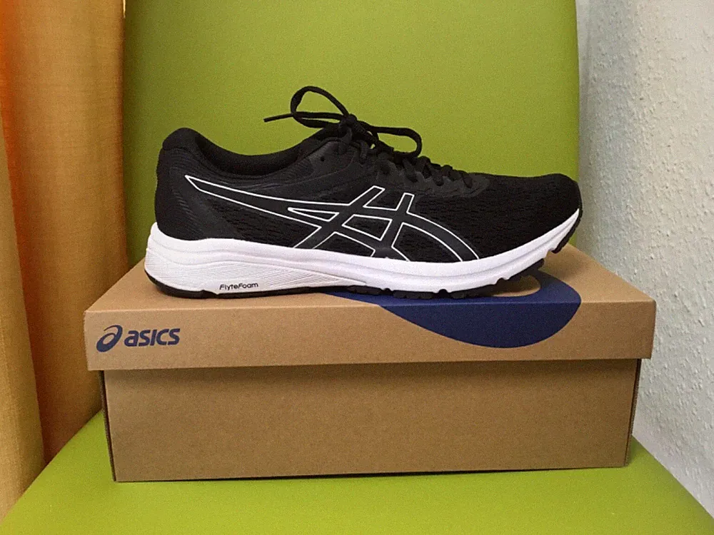 Asics GT-800 Herren Laufschuh (1011A838-001) Black White Gr:Wählbar Neu