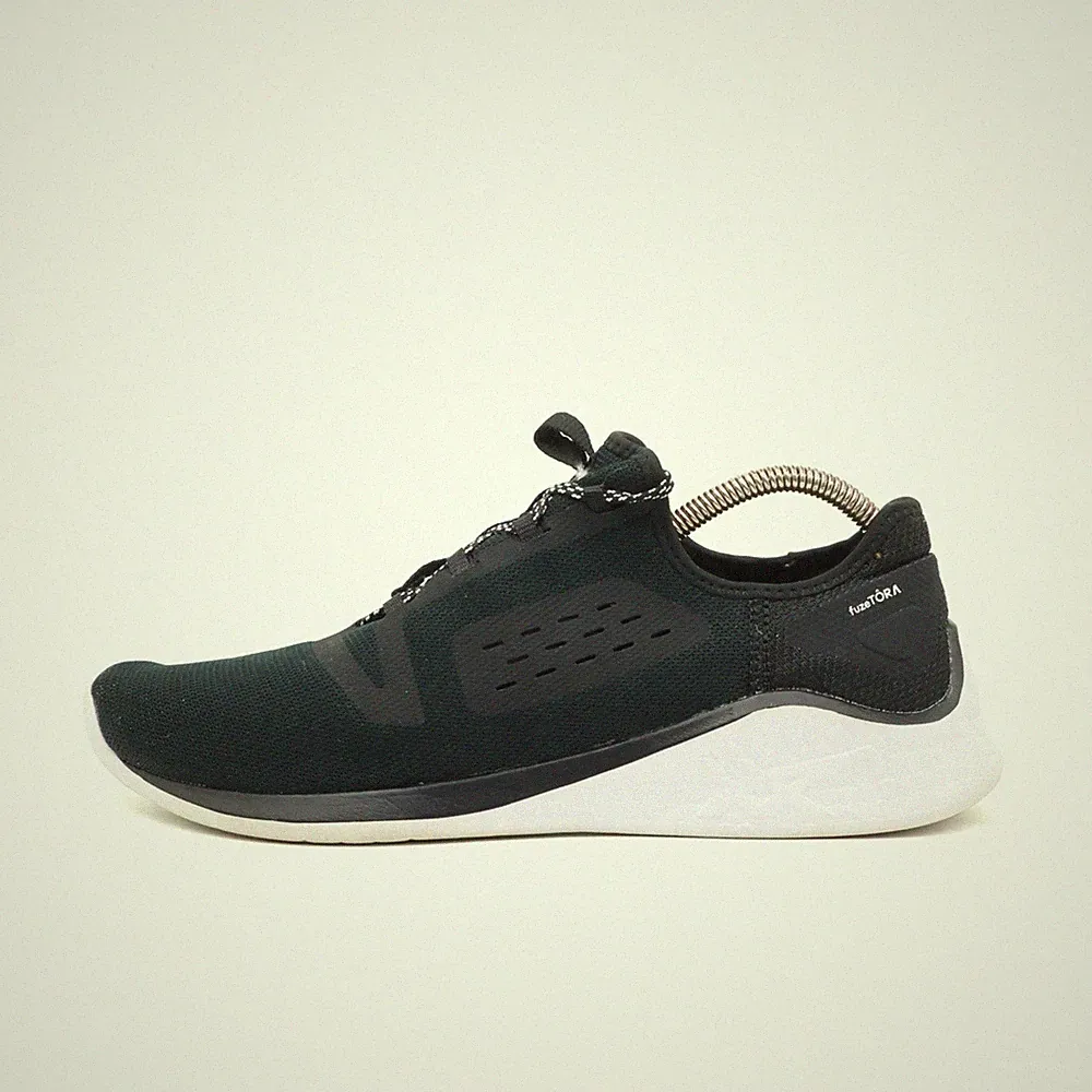 ASICS Herren fuzeTORA Sneaker Schwarz/Weiß Running Laufschuhe EU 41.5