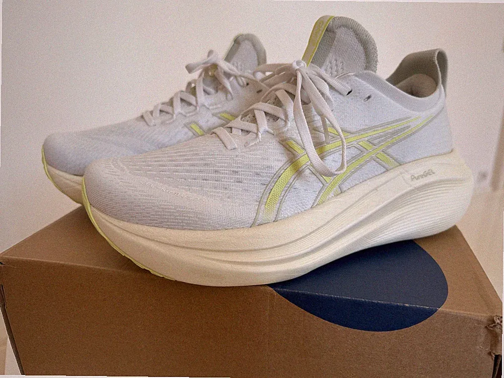 Asics Herren Laufschuhe Gel Nimbus 27 | Gr. 42 | Weiss-Yellow
