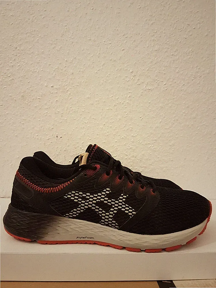 Asics Herren Laufschuhe Grösse 43.5