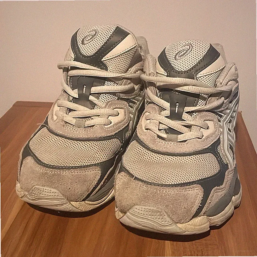 Beige Sneaker
